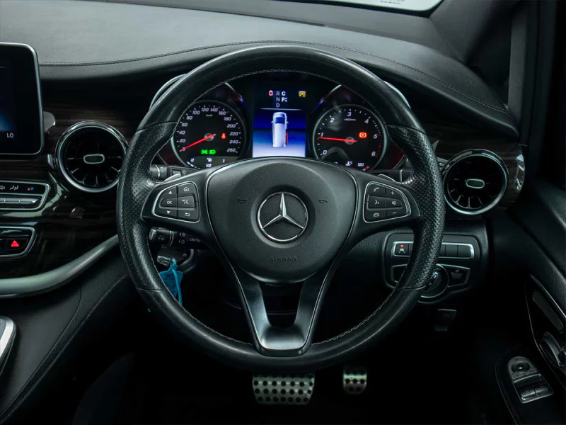 Vehicle Image for 14/25for Mercedes-Benz V-Class V250d Avantgarde Auto