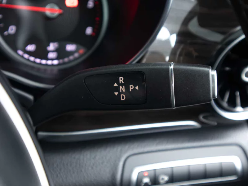 Vehicle Image for 17/25for Mercedes-Benz V-Class V250d Avantgarde Auto