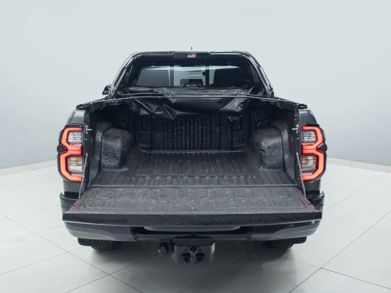 Vehicle Image for 14/24for Toyota Hilux Double Cab 2.8 GD6 4X4 GR-S AT