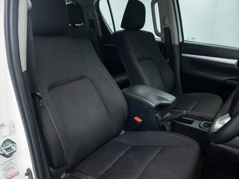 Vehicle Image for 19/24for Toyota Hilux Double Cab 2.4 GD-6 4X4 Raider 6AT