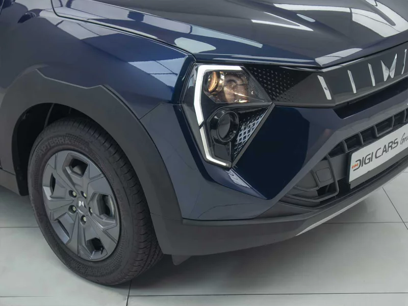 Vehicle Image for 16/46for Mahindra XUV3X0 1.2 MX2 MT