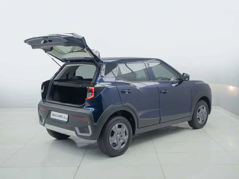 Vehicle Image for 6/23for Mahindra XUV3X0 1.2 MX2 MT