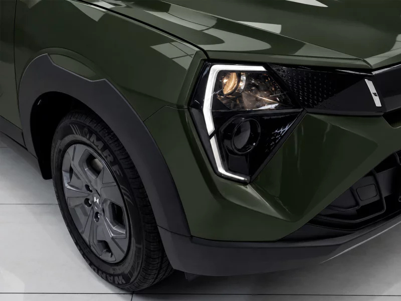 Vehicle Image for 12/23for Mahindra XUV3X0 1.2 MX3 MT
