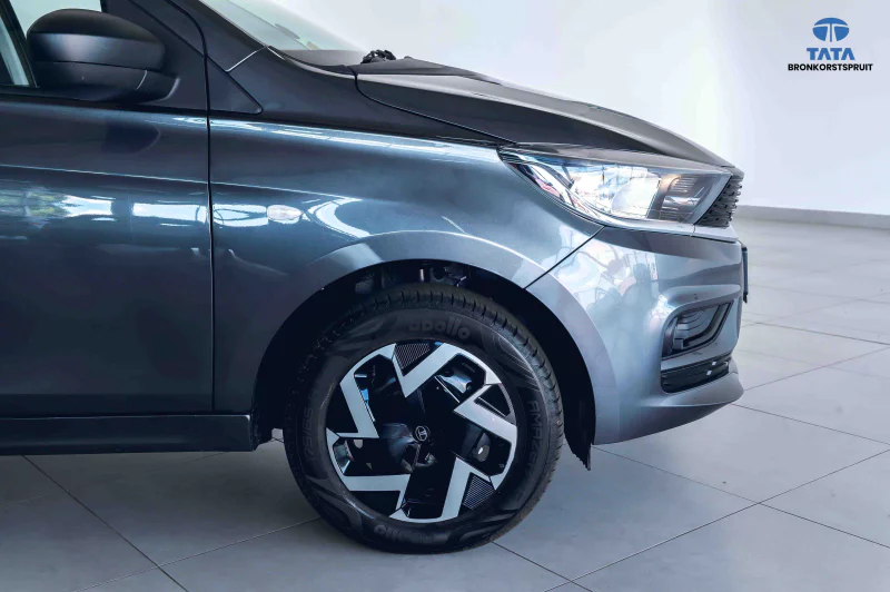 Vehicle Image for 10/26for Tata Tiago 1.2 XT MT
