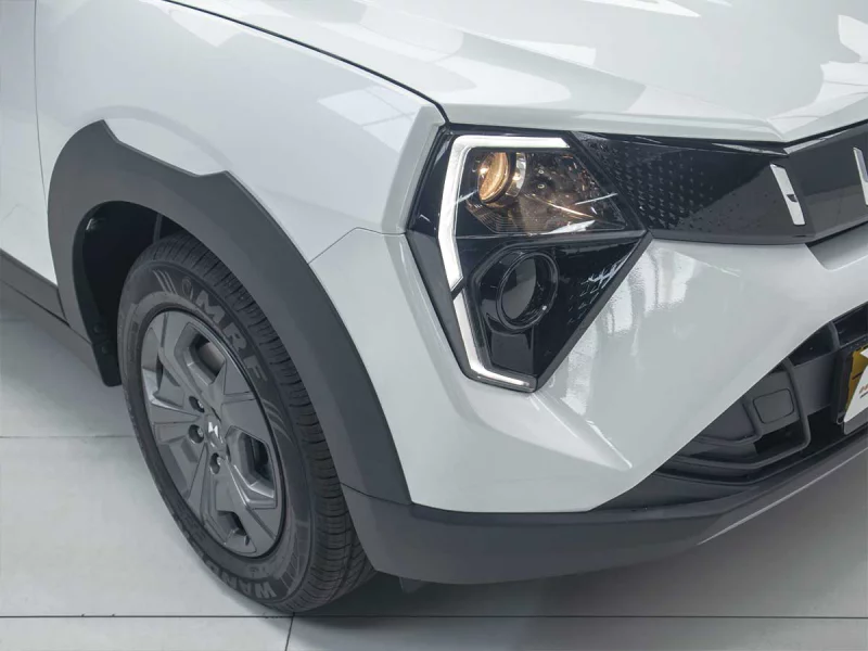 Vehicle Image for 16/46for Mahindra XUV3X0 1.2 MX2 AT