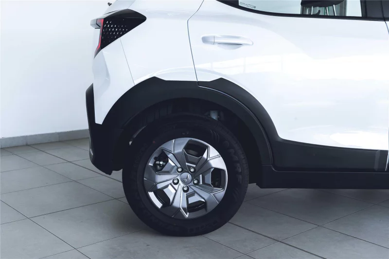 Vehicle Image for 3/3for Mahindra XUV3X0 1.2 MX3 MT