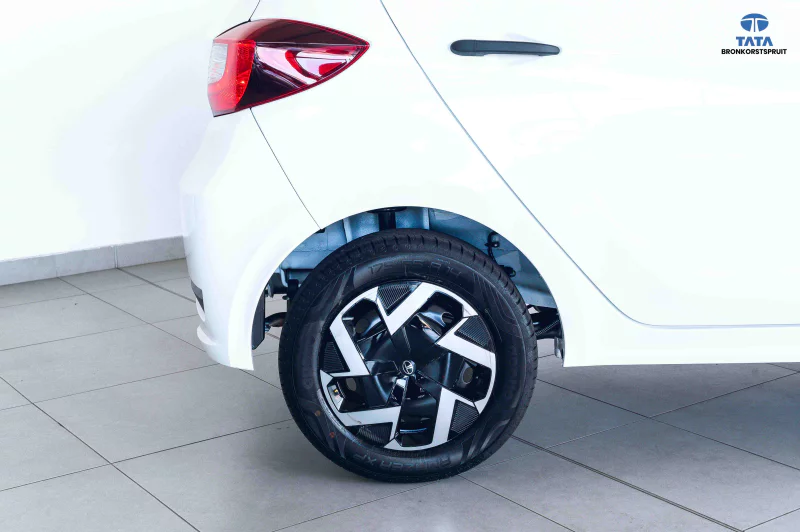 Vehicle Image for 14/26for Tata Tiago 1.2 XM MT