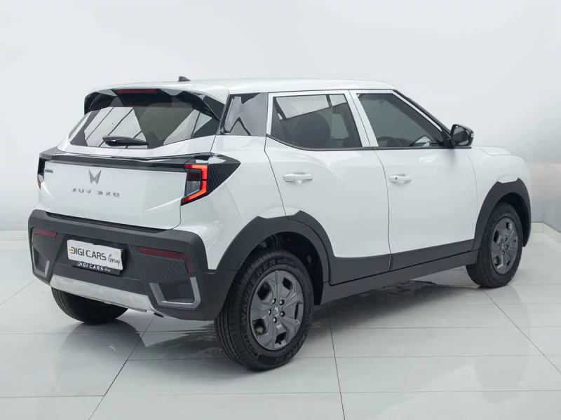 Vehicle Image for 5/21for Mahindra XUV3X0 1.2 MX2 AT