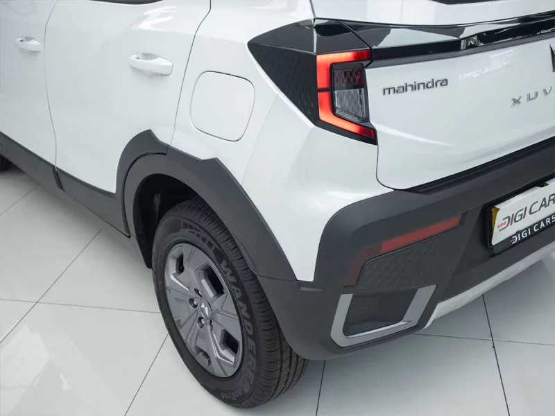 Vehicle Image for 8/21for Mahindra XUV3X0 1.2 MX2 AT