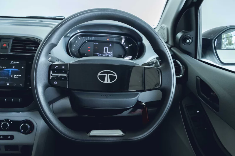 Vehicle Image for 16/25for Tata Tiago 1.2 XT MT